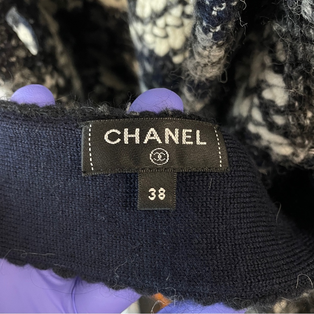 Chanel Tweed Jacket - Picture 7 of 8